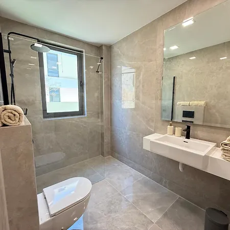 Arborea, Luxury With Private Yard Apartment *